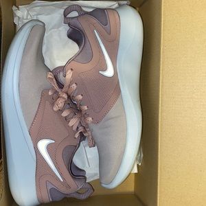 Women’s NIKE EPIC REACT FLYKNIT SHOES